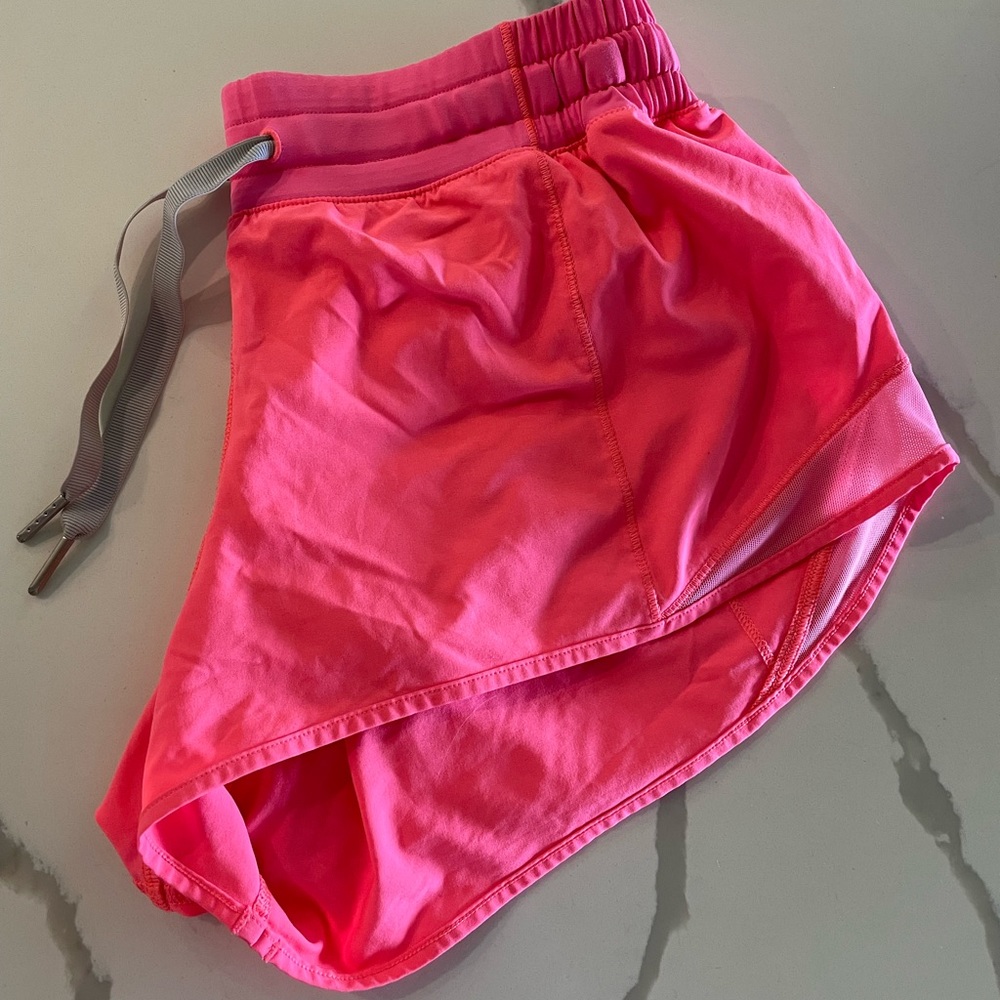 Lululemon Hotty Hot low rise 2.5” lines running shorts